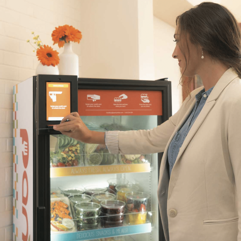 distributore di cibo automatico
